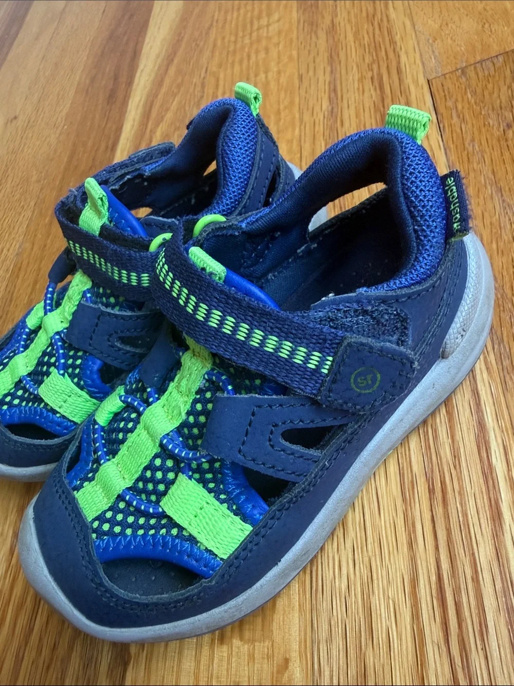 Stride Rite sneaker sandals 5W